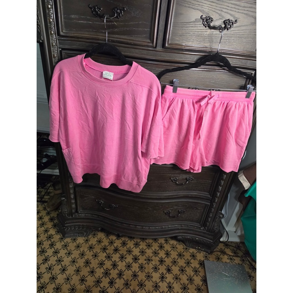 Very J Pink Lounge Set Short Sleeve Sweatshirt and Shorts Size Small NWT